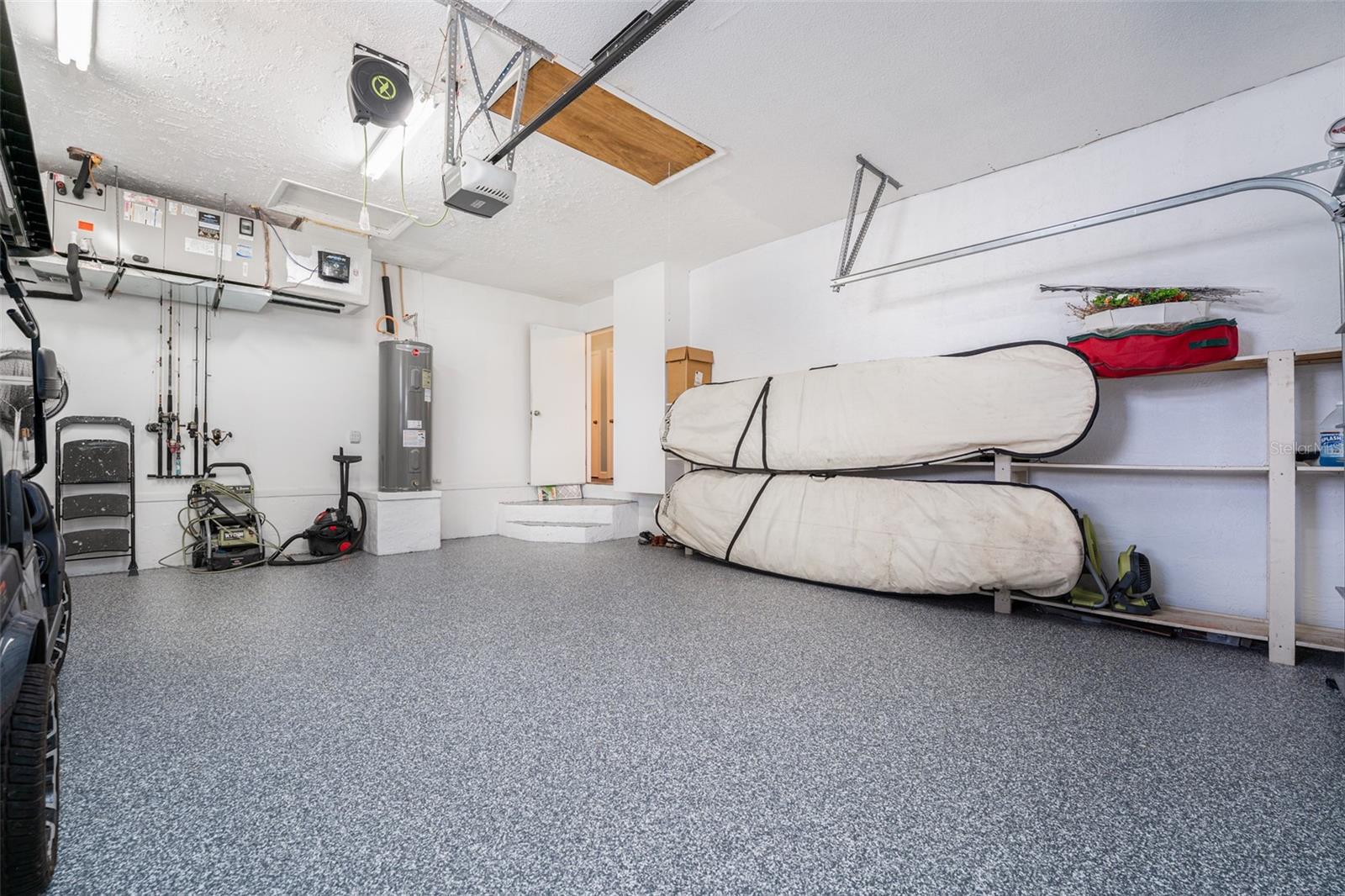 Listing photo id 45 for 909 Silver Palm Way
