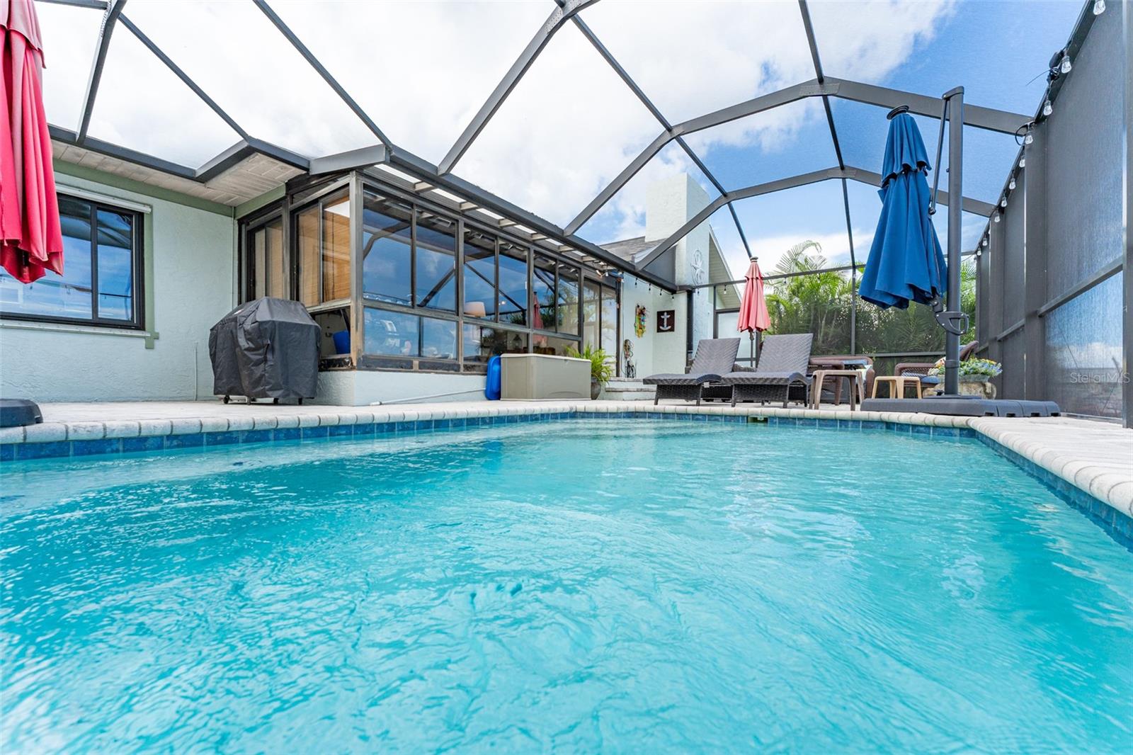 Listing photo id 53 for 909 Silver Palm Way