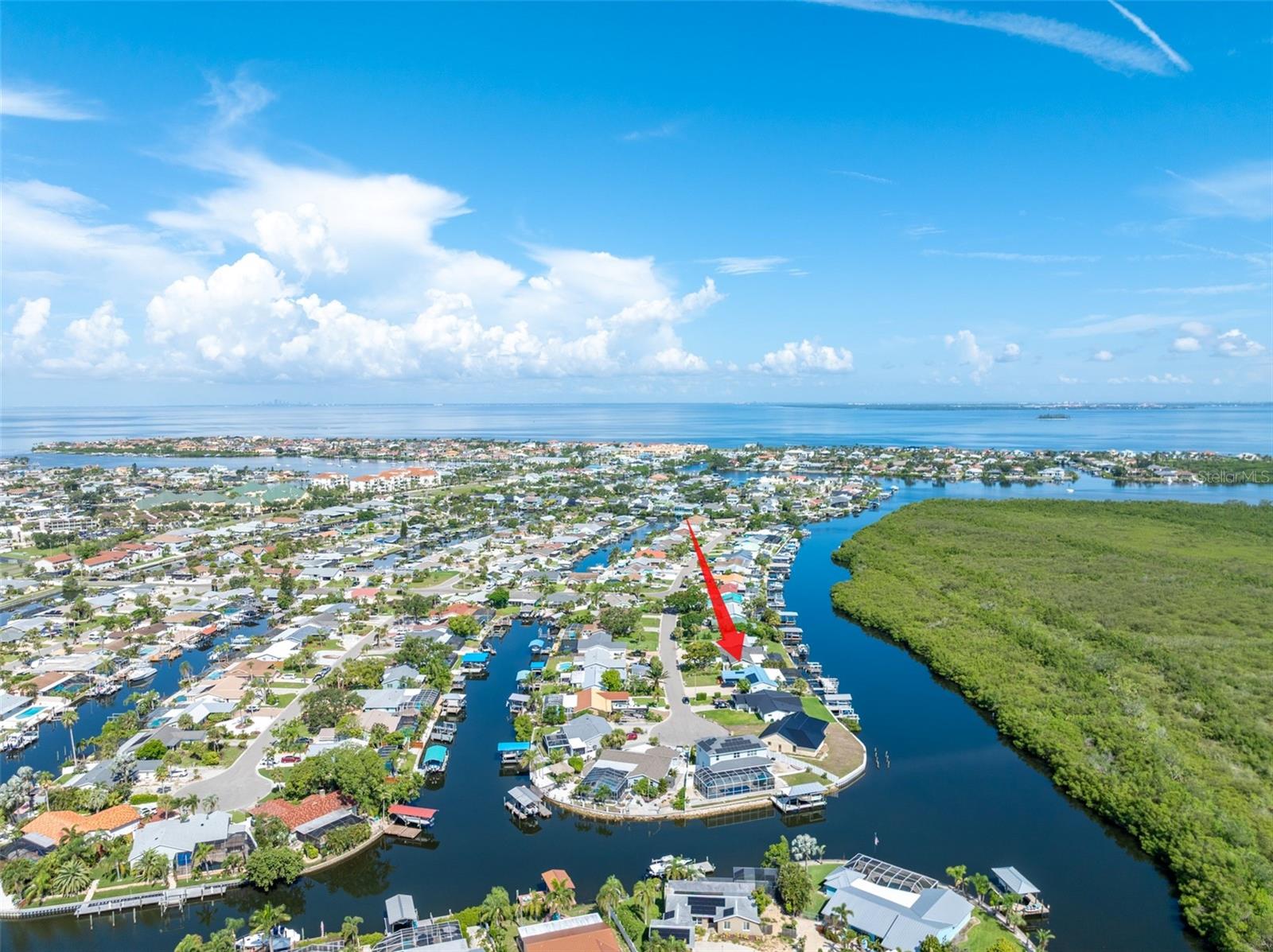 Listing photo id 4 for 909 Silver Palm Way