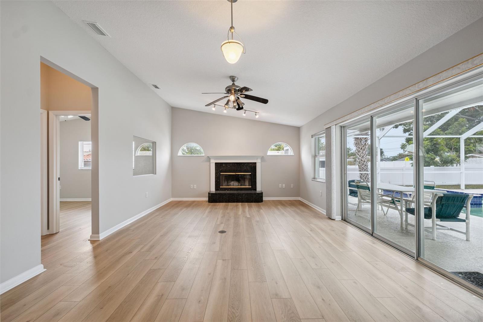 Image 17 of 48 For 13986 Bonnie Brae Drive