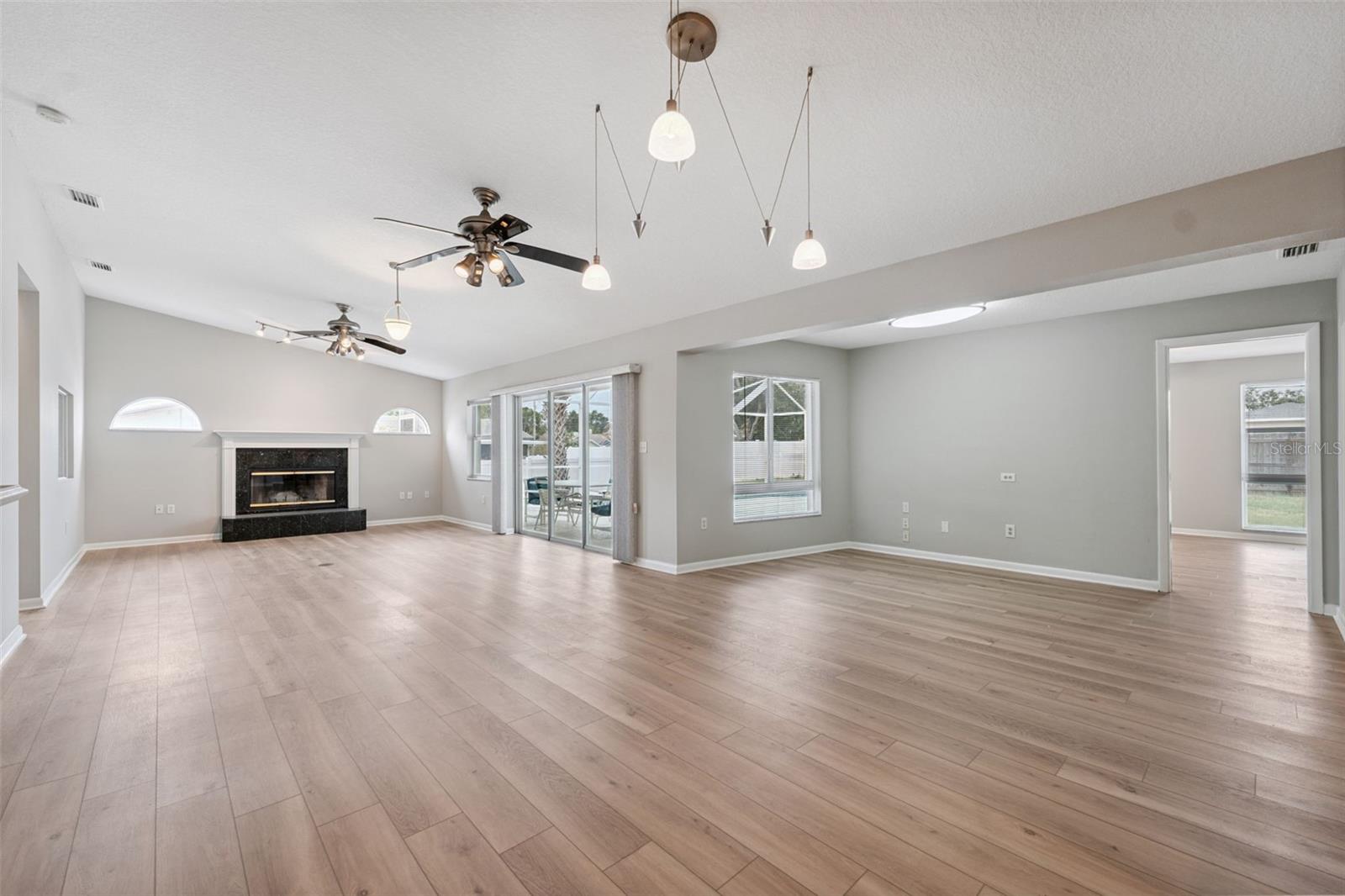 Image 20 of 48 For 13986 Bonnie Brae Drive