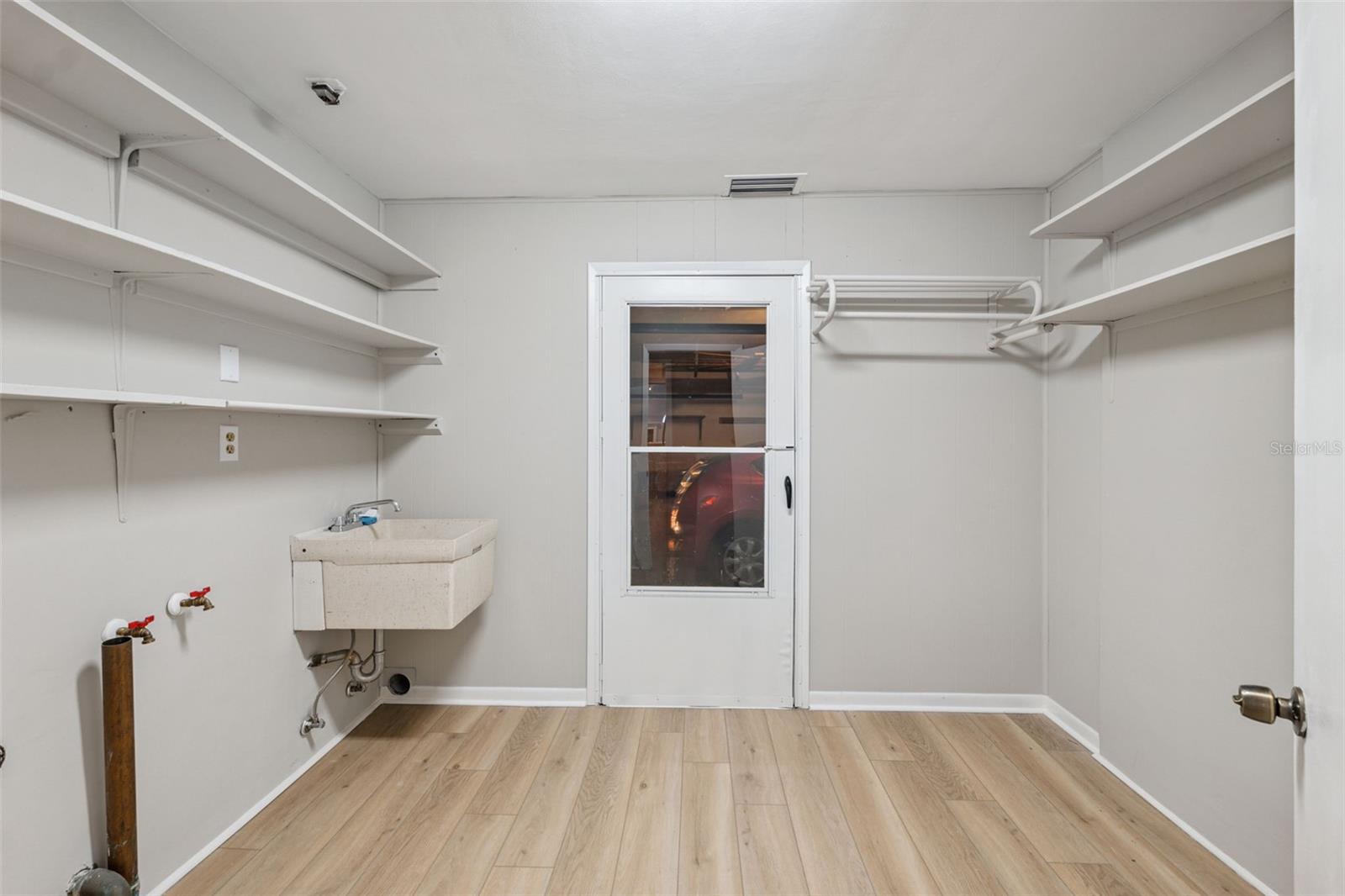 Image 37 of 48 For 13986 Bonnie Brae Drive
