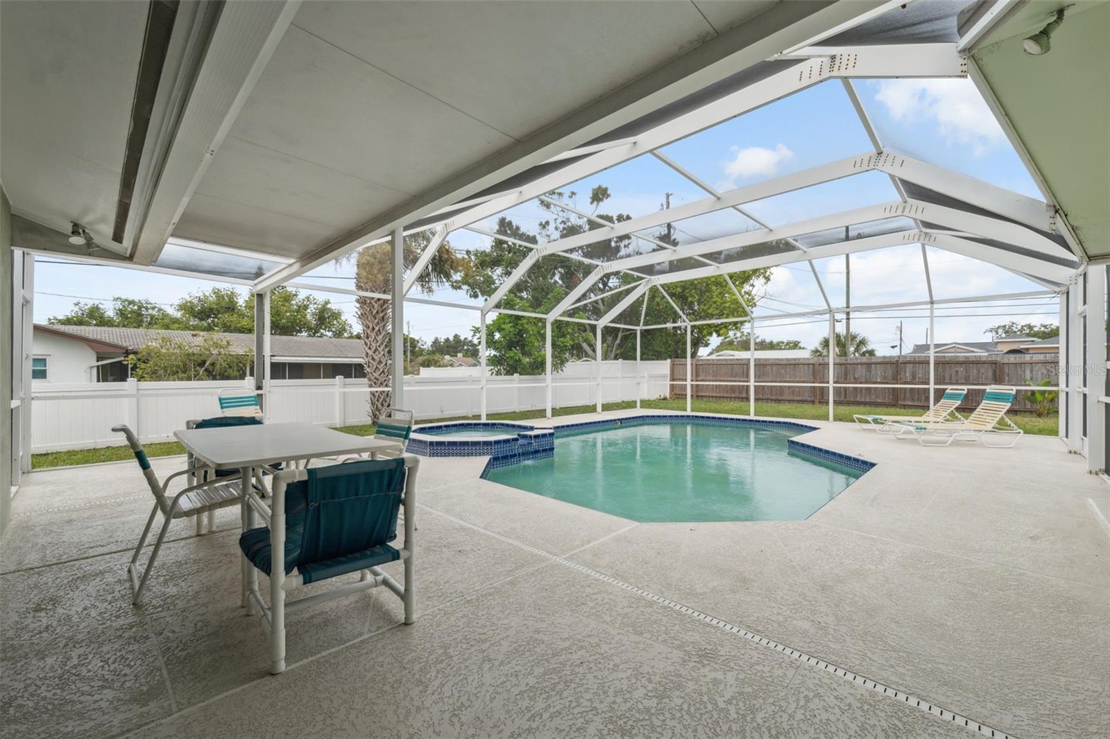 Image 38 of 48 For 13986 Bonnie Brae Drive