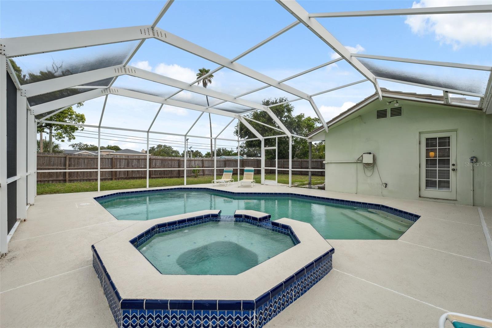 Image 41 of 48 For 13986 Bonnie Brae Drive