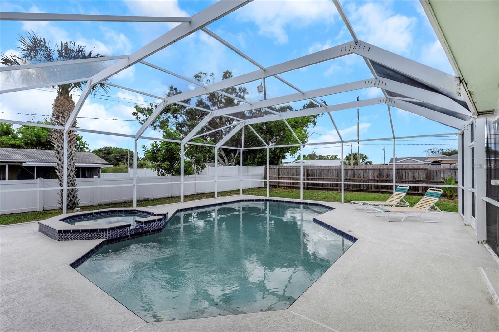 Image 69 of 86 For 13986 Bonnie Brae Drive
