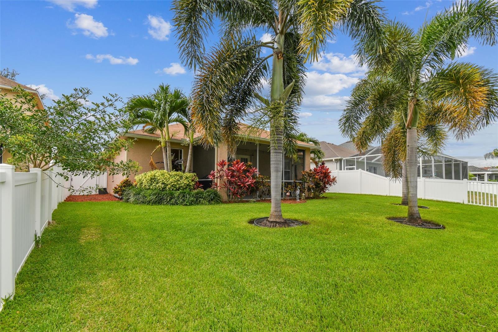 Image 4 of 54 For 27810 Sky Lake Circle