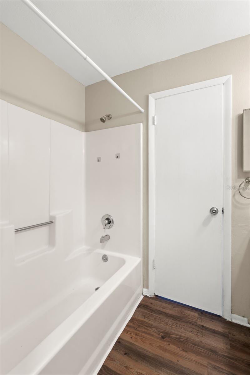Image 12 of 19 For 1421 Vinetree Drive