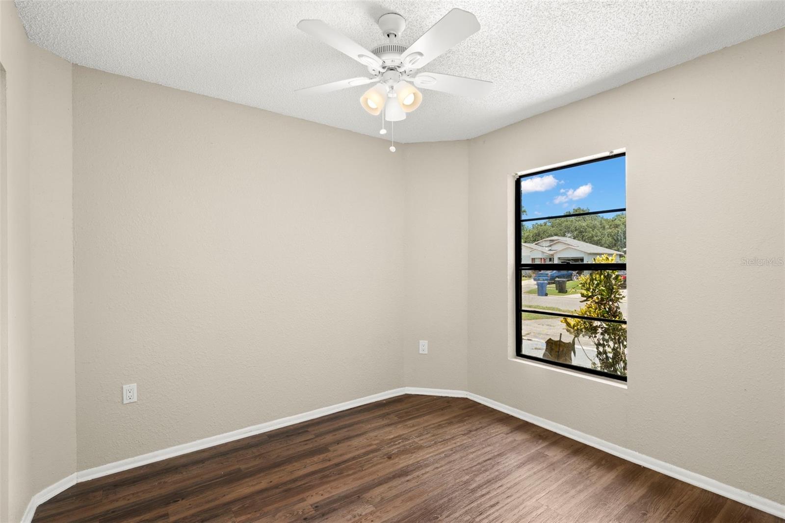 Image 13 of 19 For 1421 Vinetree Drive