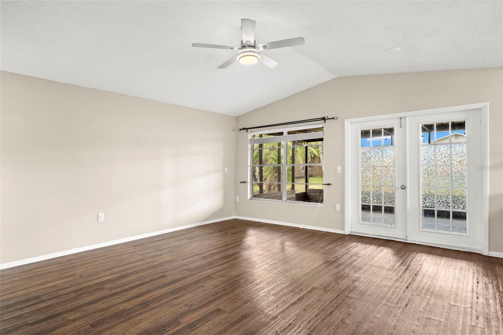 Image 2 of 19 For 1421 Vinetree Drive