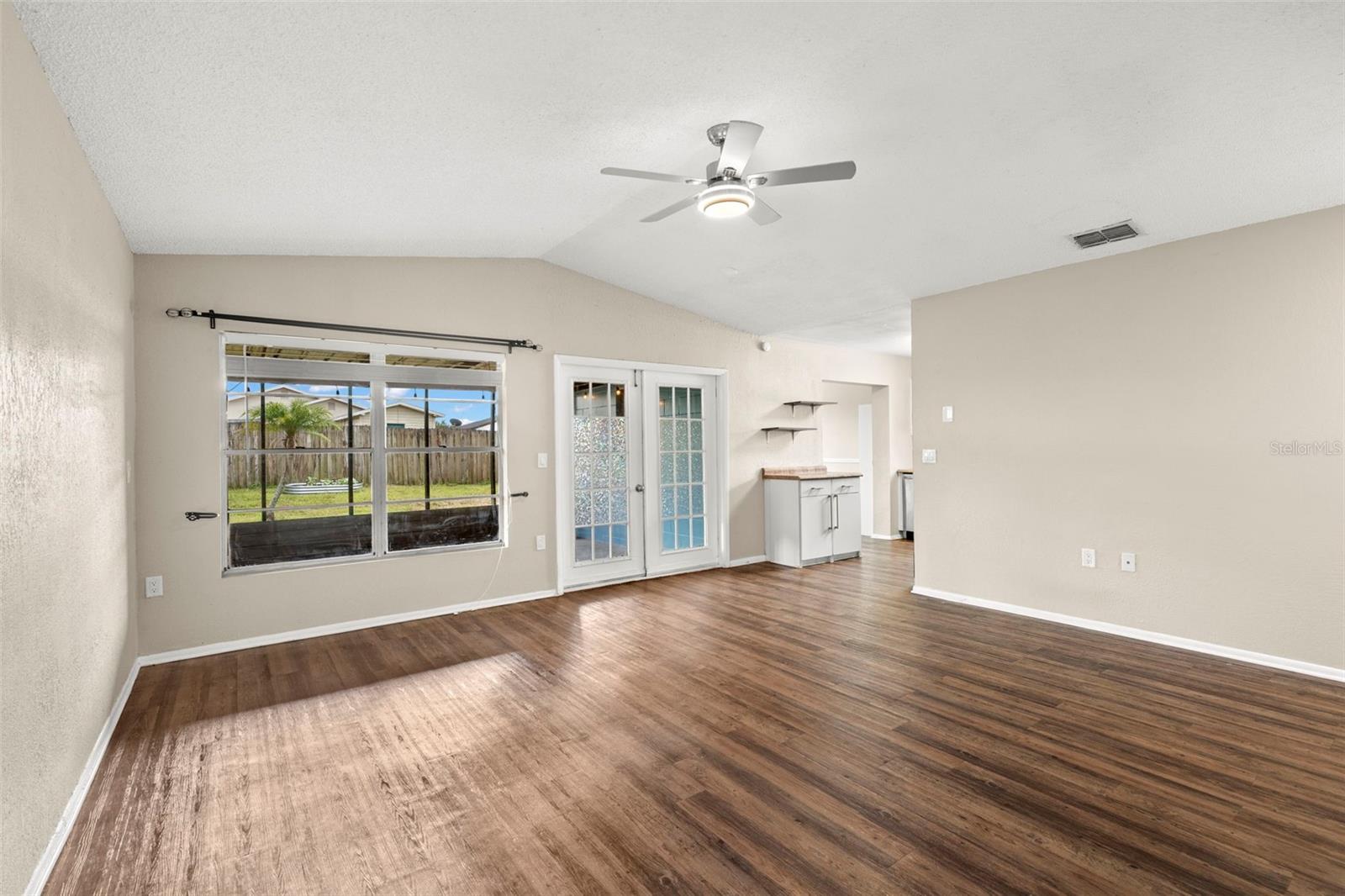 Image 3 of 19 For 1421 Vinetree Drive