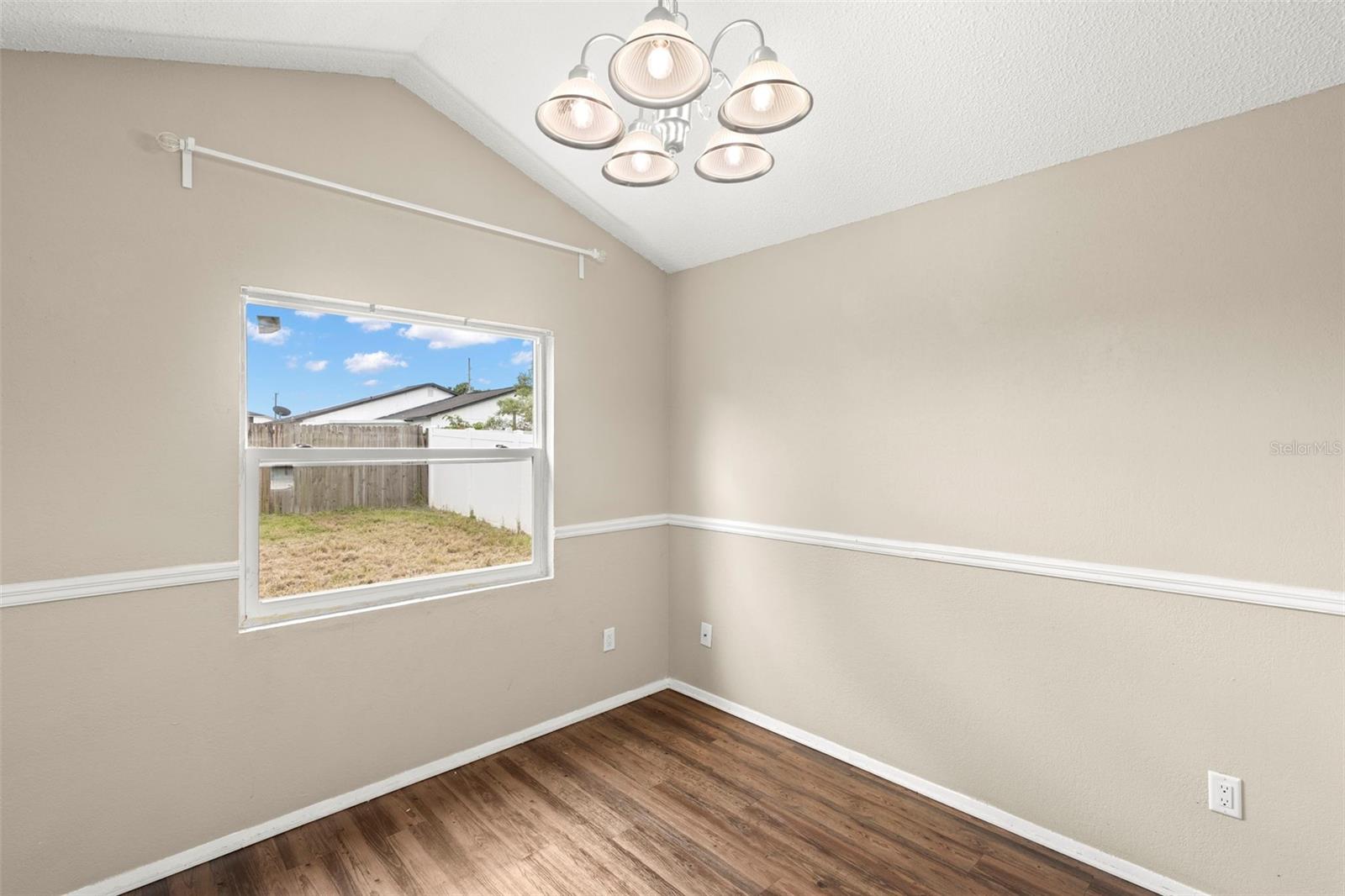 Image 7 of 19 For 1421 Vinetree Drive