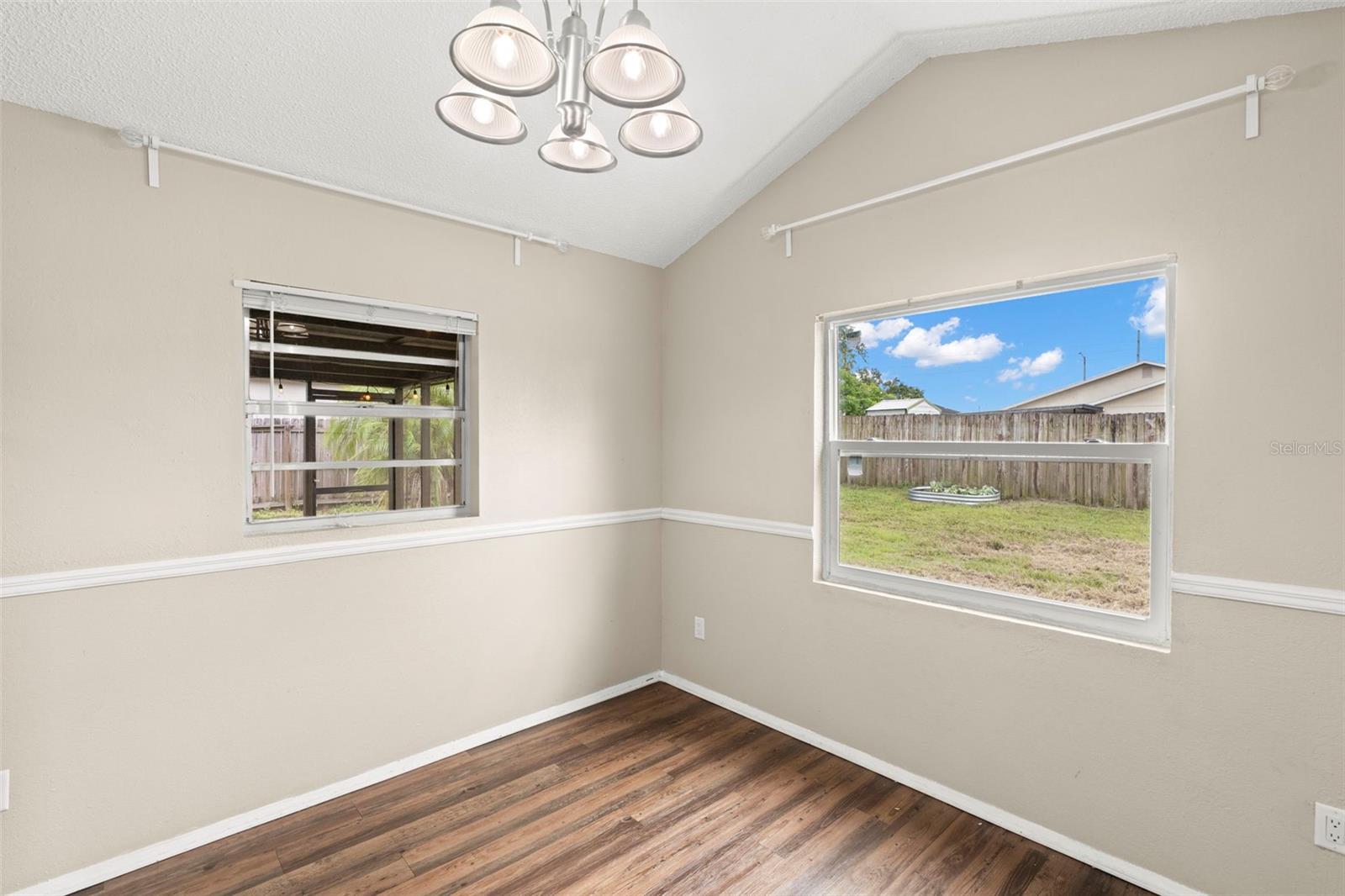 Image 8 of 19 For 1421 Vinetree Drive