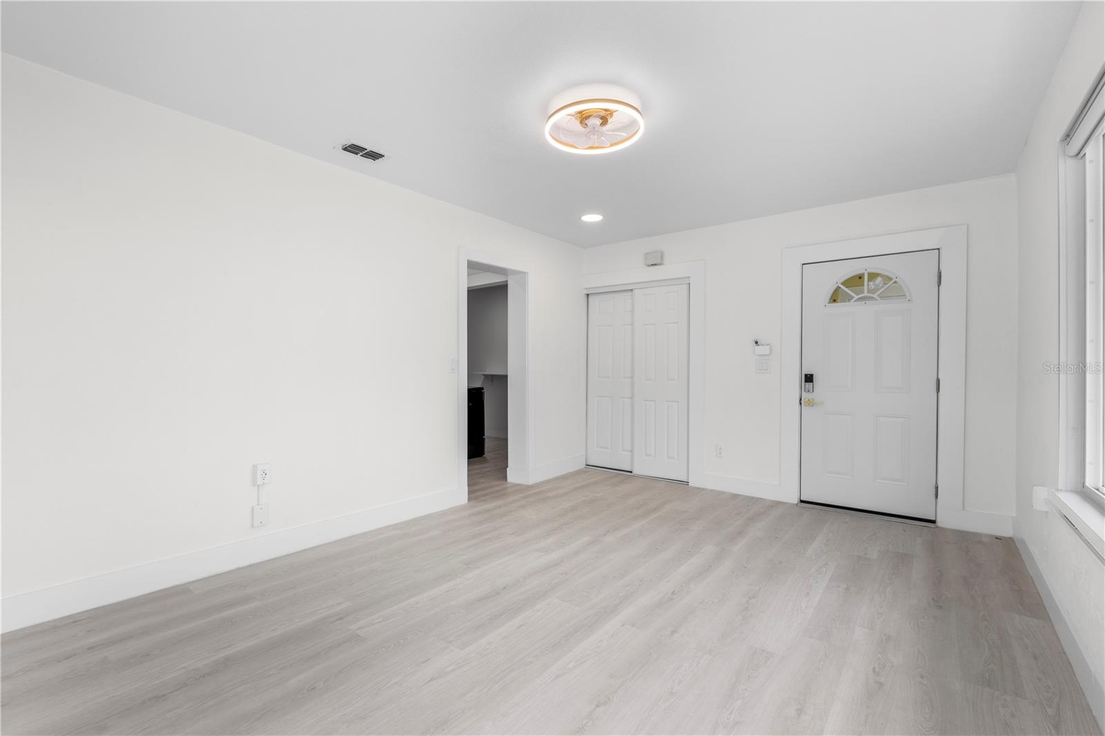 Image 10 of 49 For 14060 Miramar Avenue