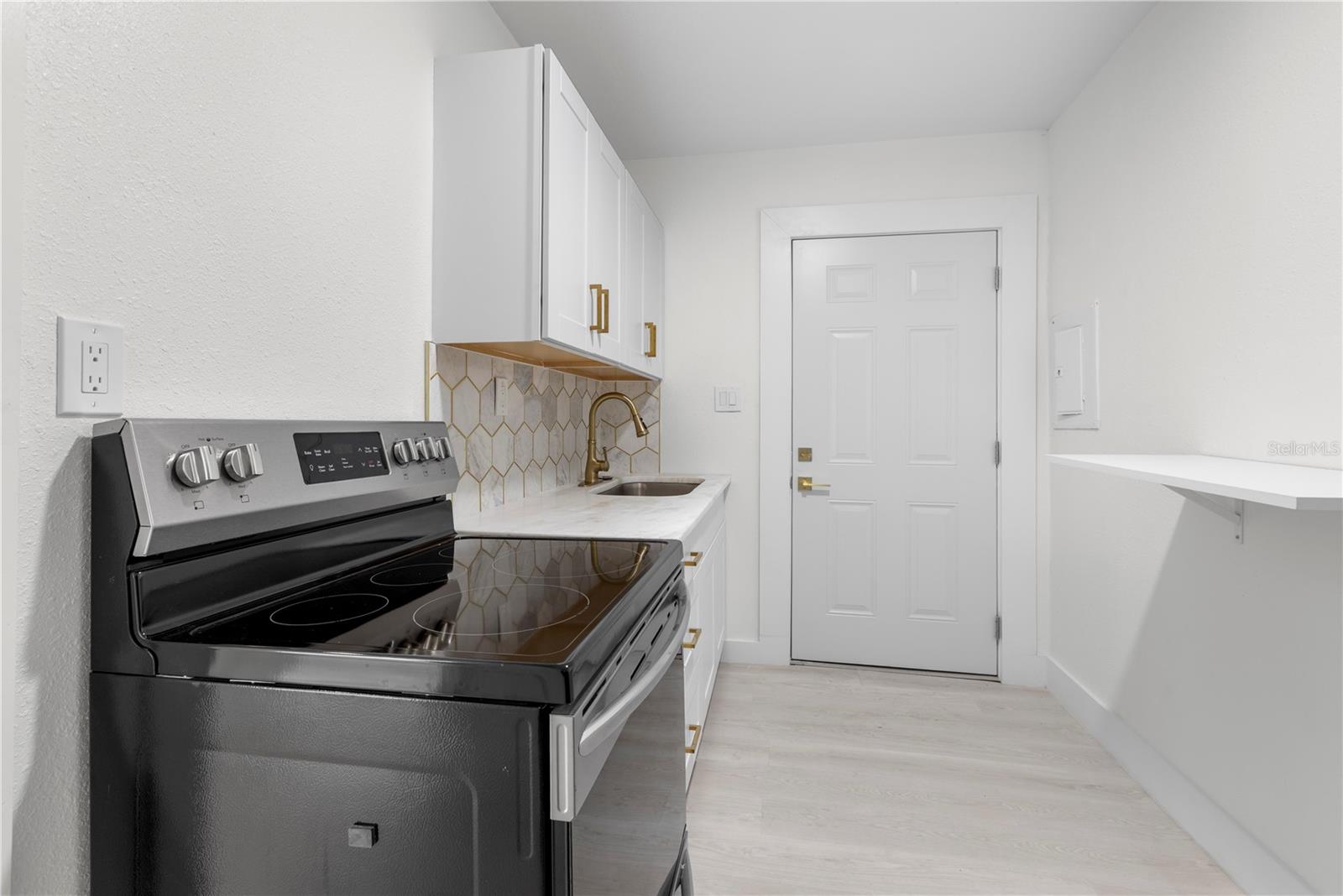 Image 16 of 49 For 14060 Miramar Avenue