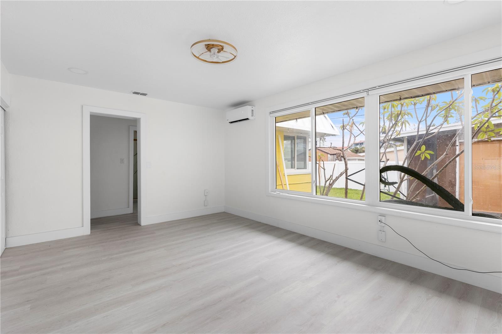 Image 23 of 49 For 14060 Miramar Avenue