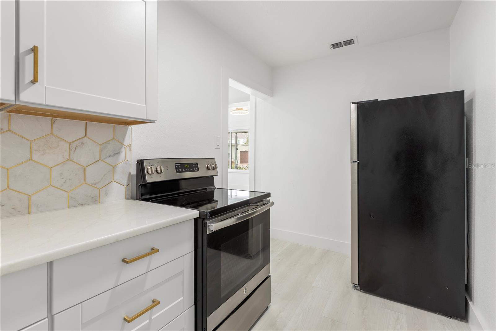 Image 43 of 49 For 14060 Miramar Avenue