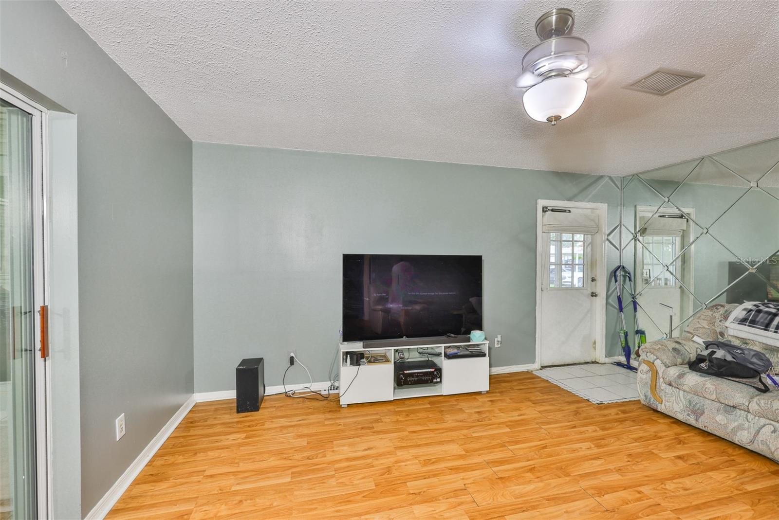 Image 6 of 55 For 1905 Canterbury Lane 17