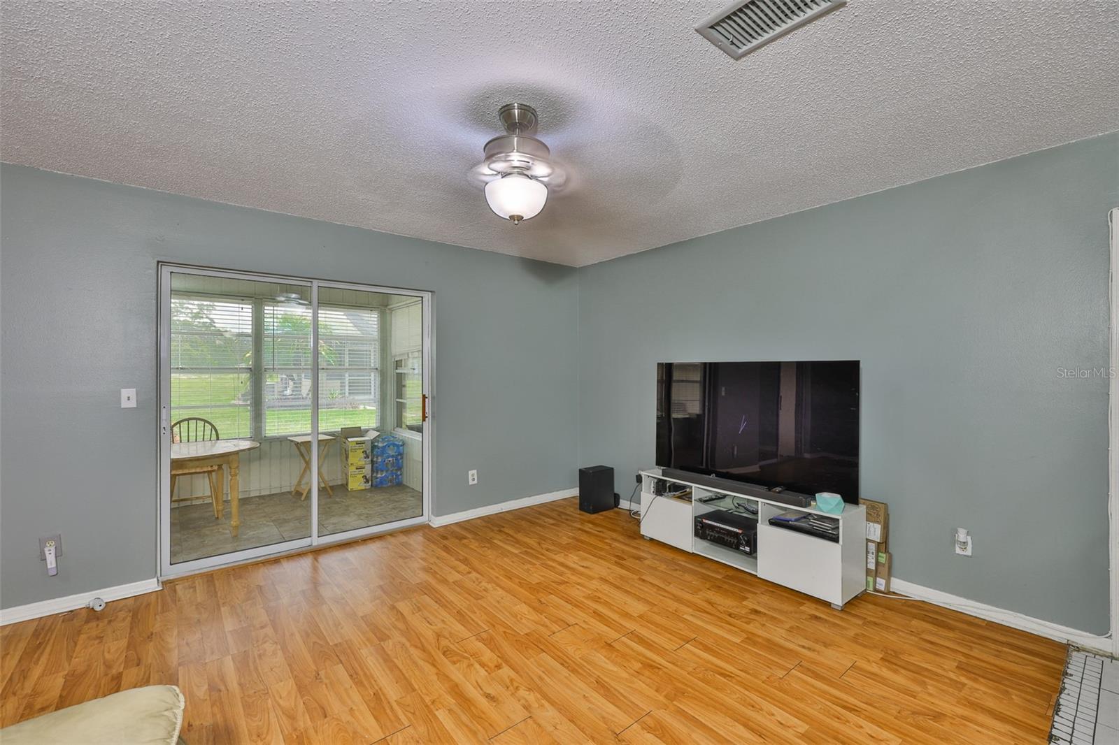 Image 7 of 55 For 1905 Canterbury Lane 17