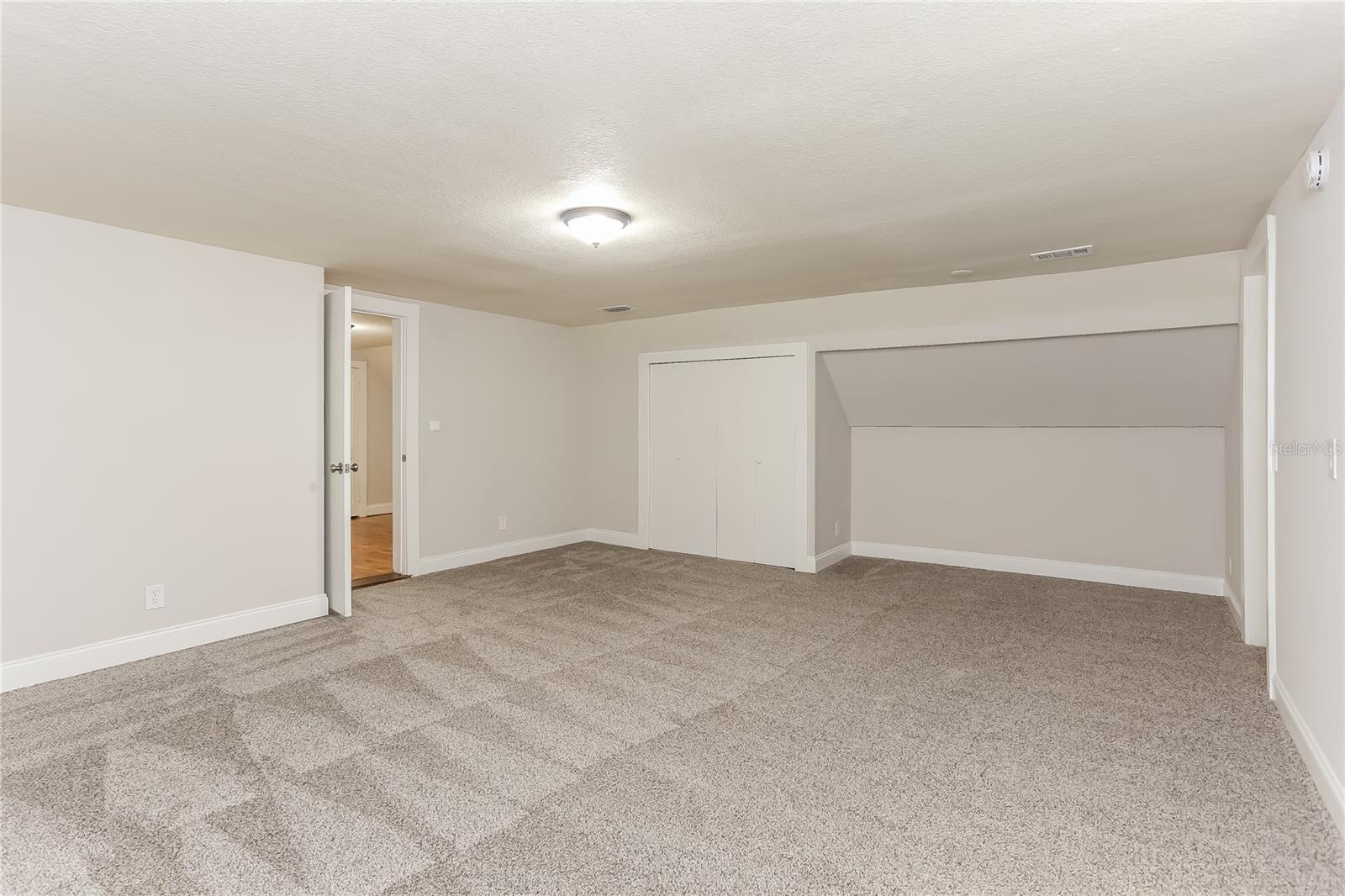 Image 11 of 17 For 4571 Park Street