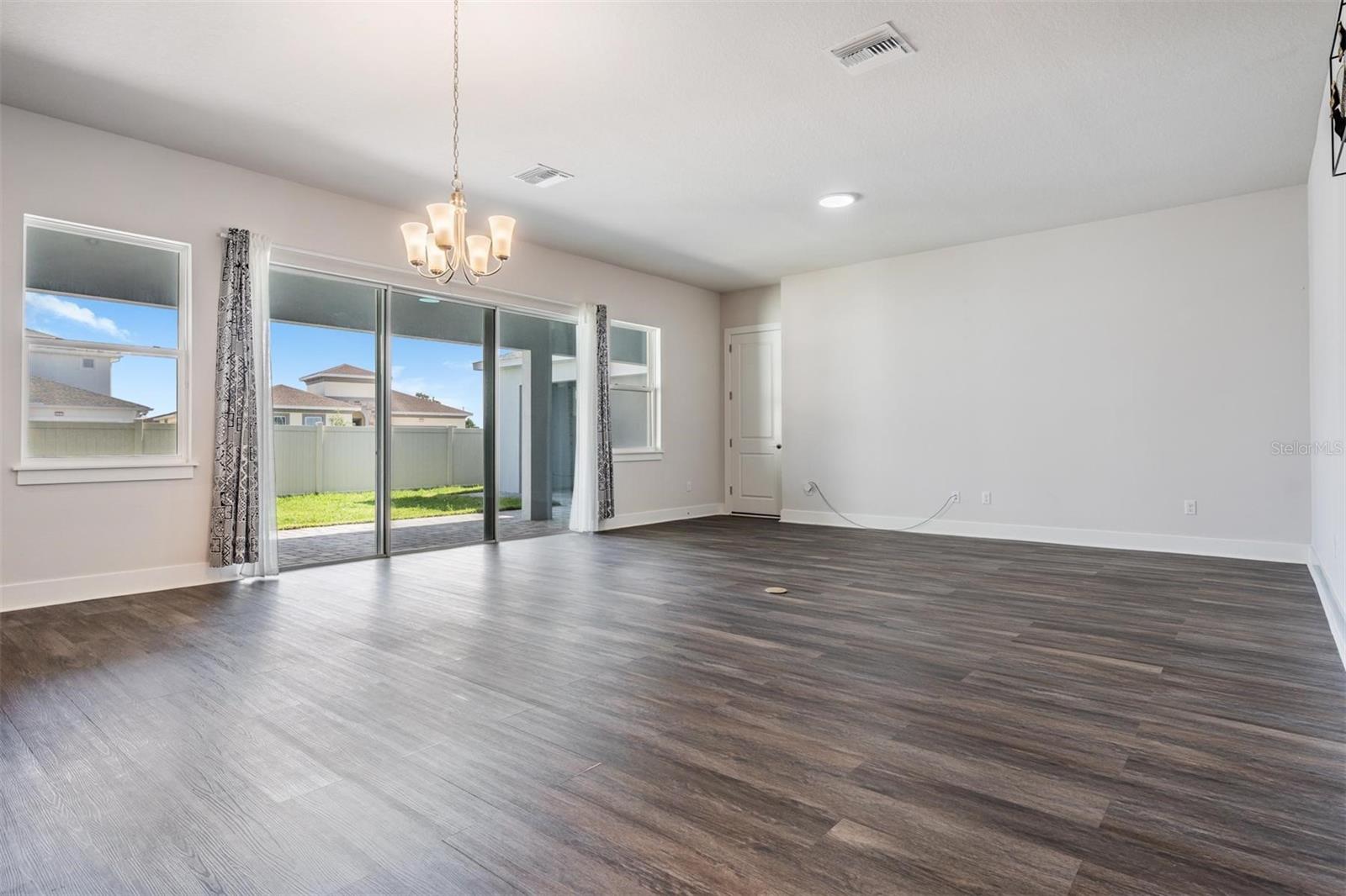 Image 23 of 81 For 8310 Ivy Stark Boulevard