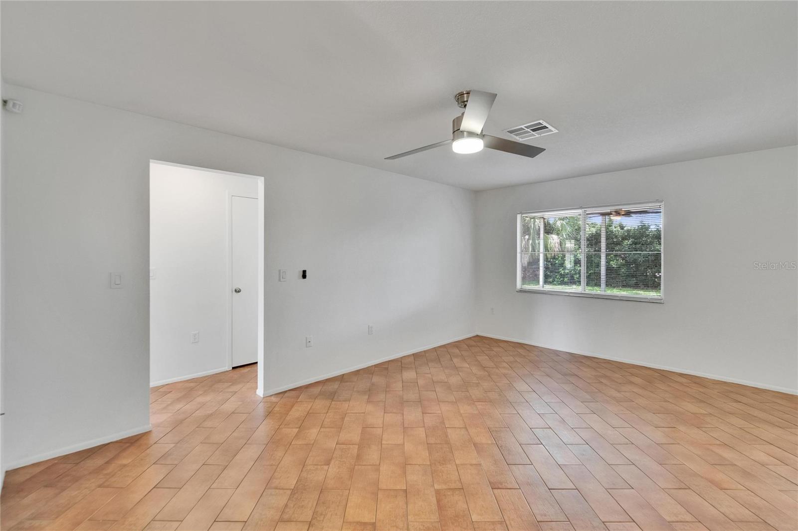 Image 9 of 58 For 1695 Orangecrest Avenue