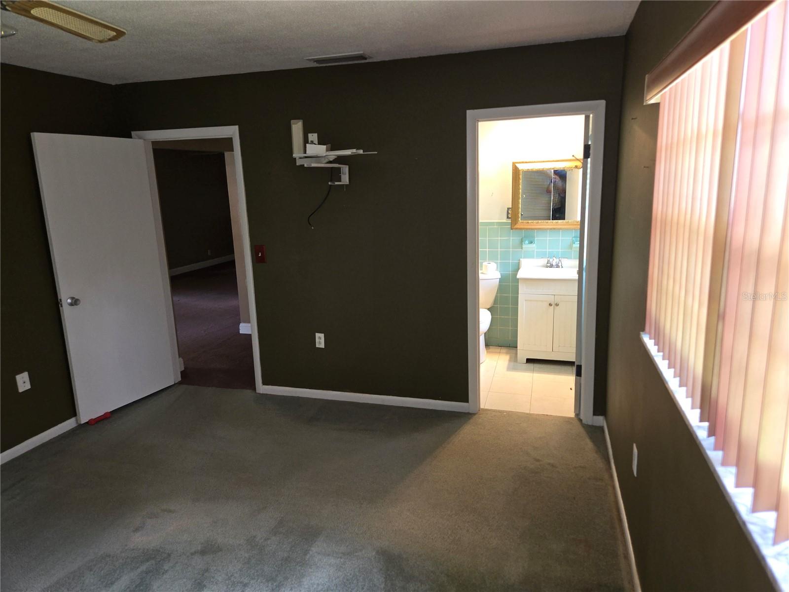 Image 5 of 17 For 753 Cr 477a  
