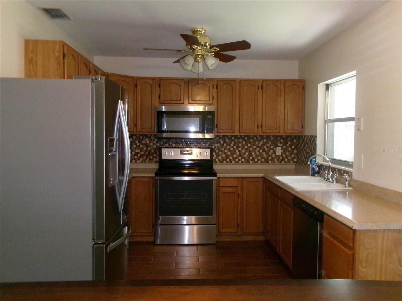 Image 4 of 19 For 5624 Gateway Drive