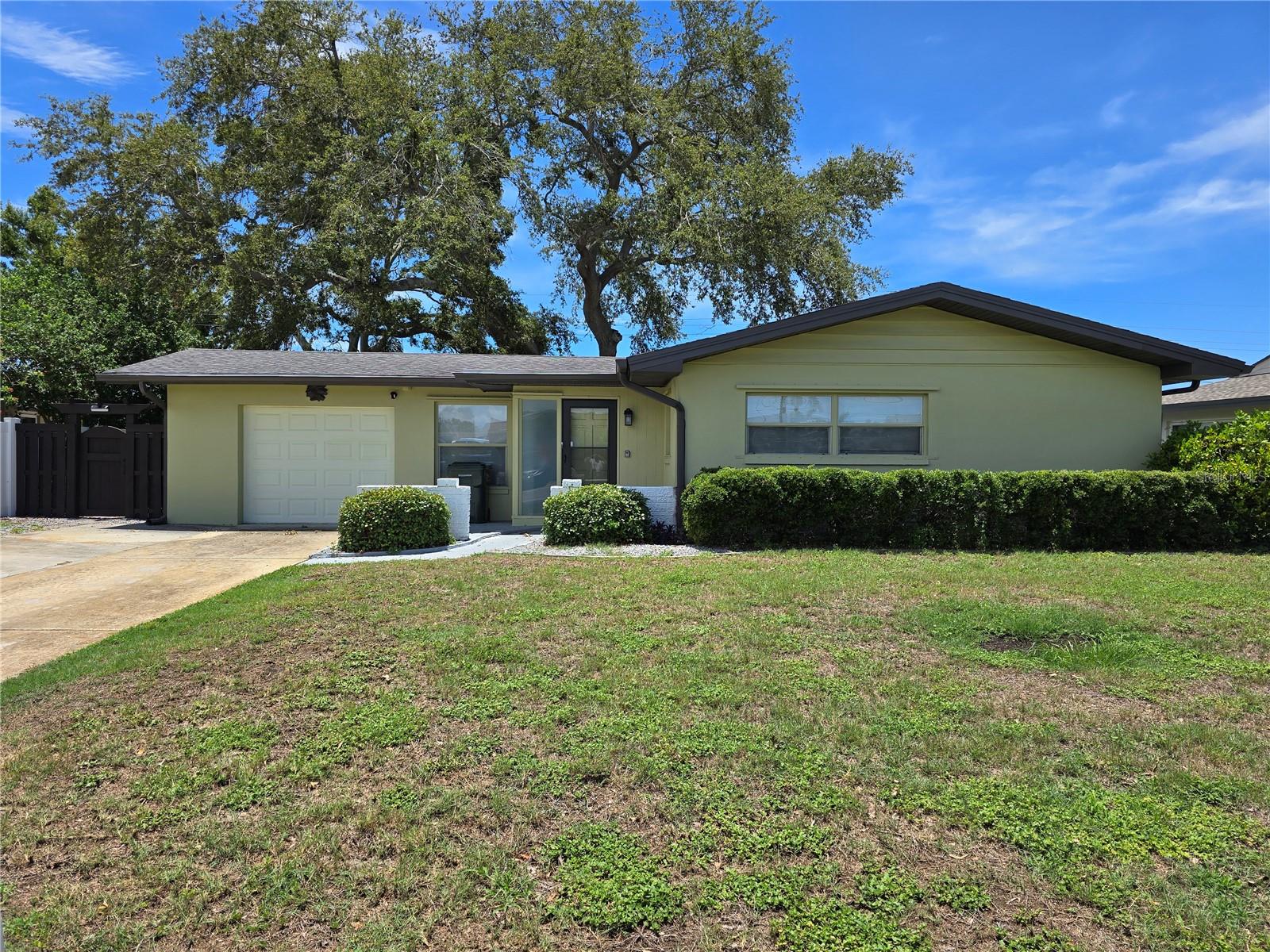 Details for 13754 Trinidad Drive, SEMINOLE, FL 33776