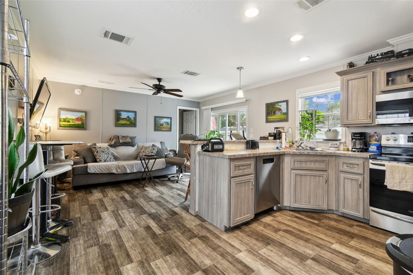 Image 3 of 17 For 7217 Emerald Avenue