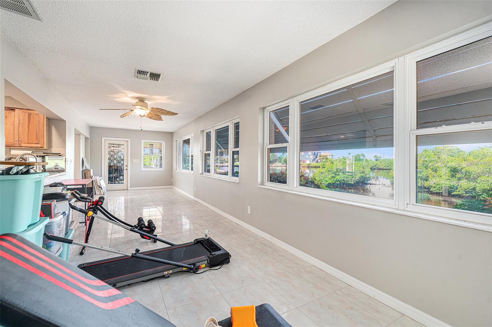 Image 17 of 40 For 9909 San Diego Way