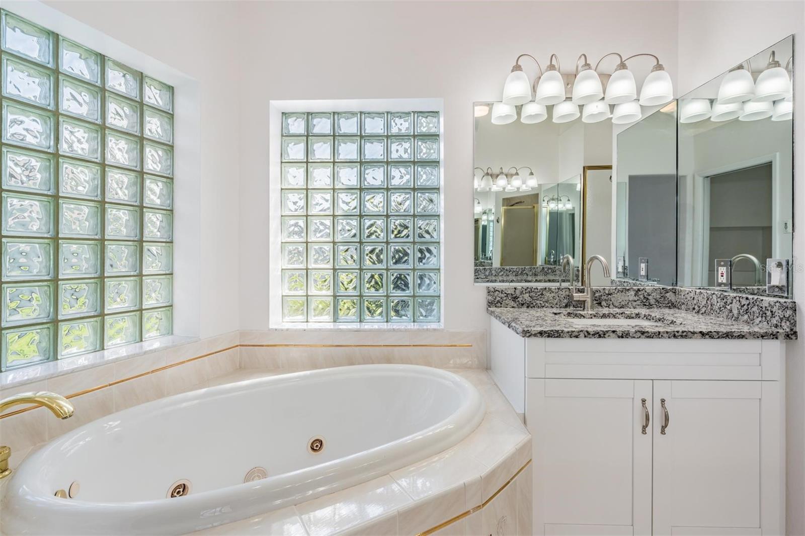 Image 19 of 29 For 2127 Lagoon Drive
