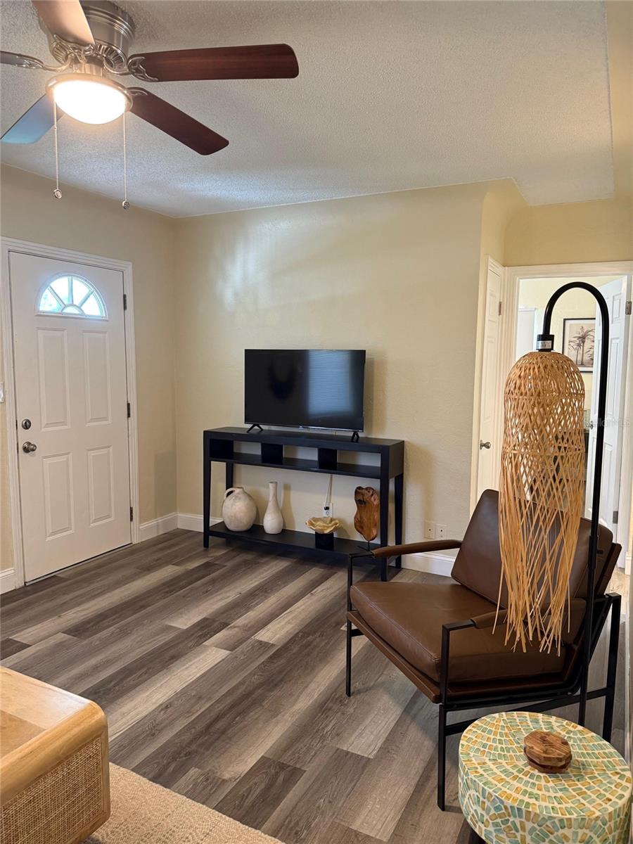 Image 6 of 41 For 3940 5th Avenue N