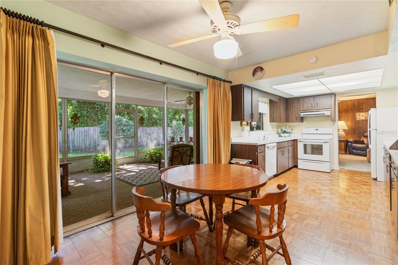 Image 11 of 36 For 16113 Tampa Street
