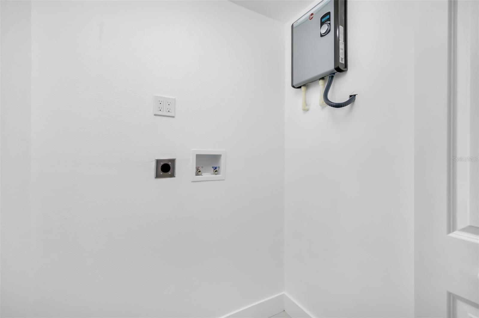 Image 36 of 84 For 208 Palmetto Road W