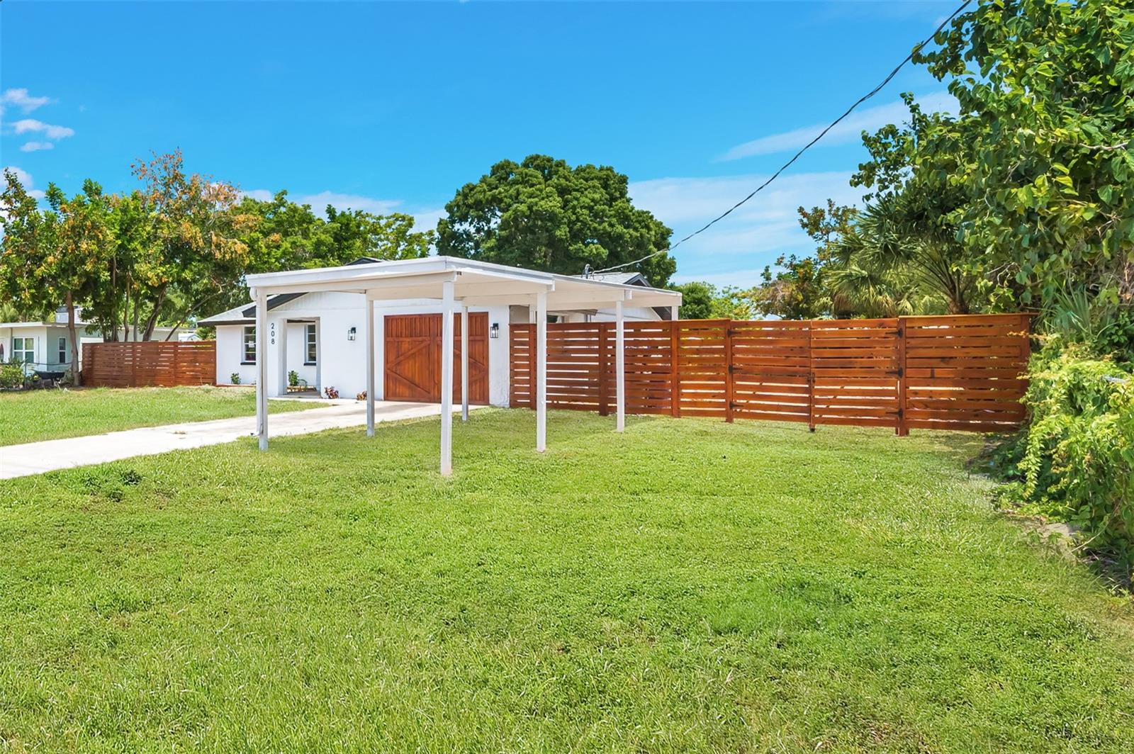 Image 39 of 84 For 208 Palmetto Road W
