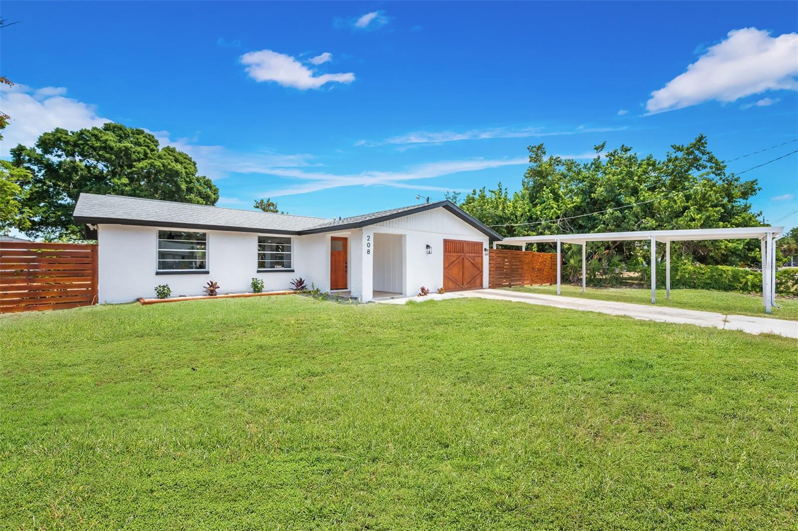 Image 45 of 84 For 208 Palmetto Road W