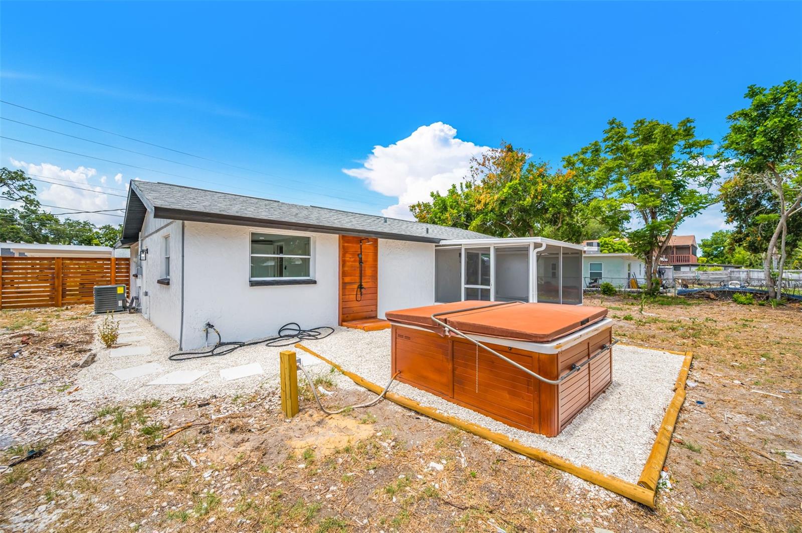 Image 46 of 84 For 208 Palmetto Road W