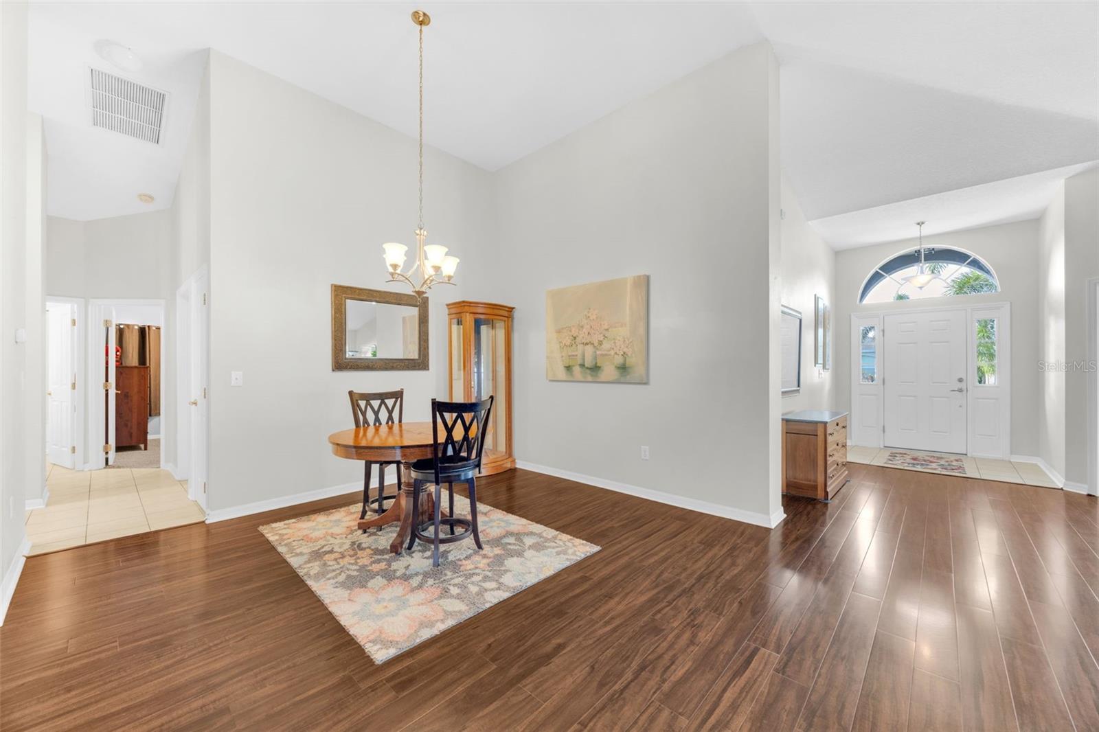 Image 10 of 45 For 10813 Rockledge View Dr.