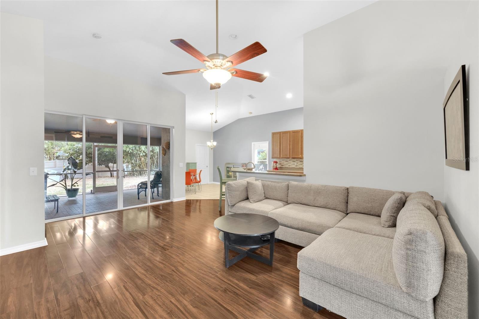 Image 12 of 45 For 10813 Rockledge View Dr.