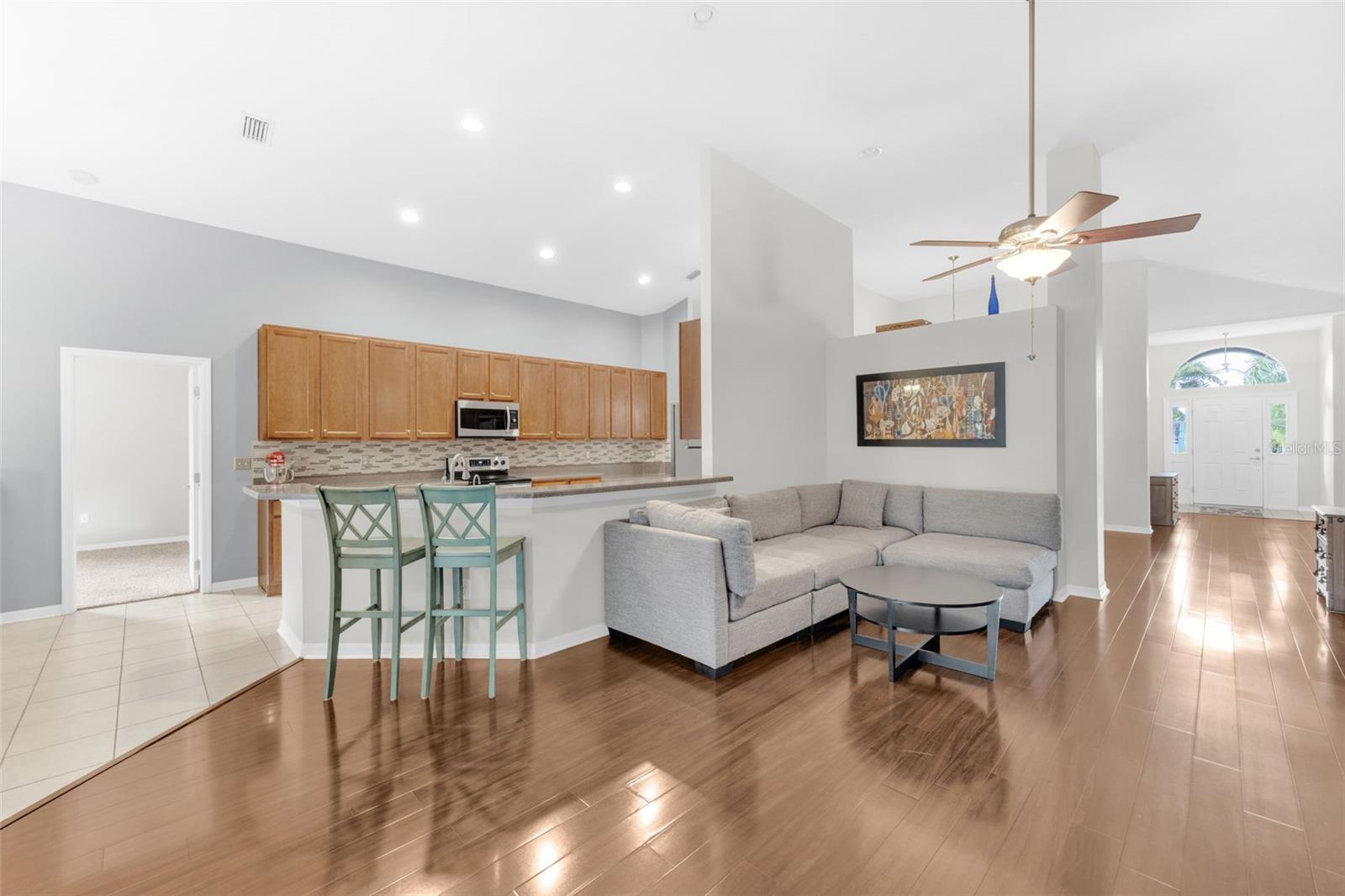 Image 13 of 45 For 10813 Rockledge View Dr.