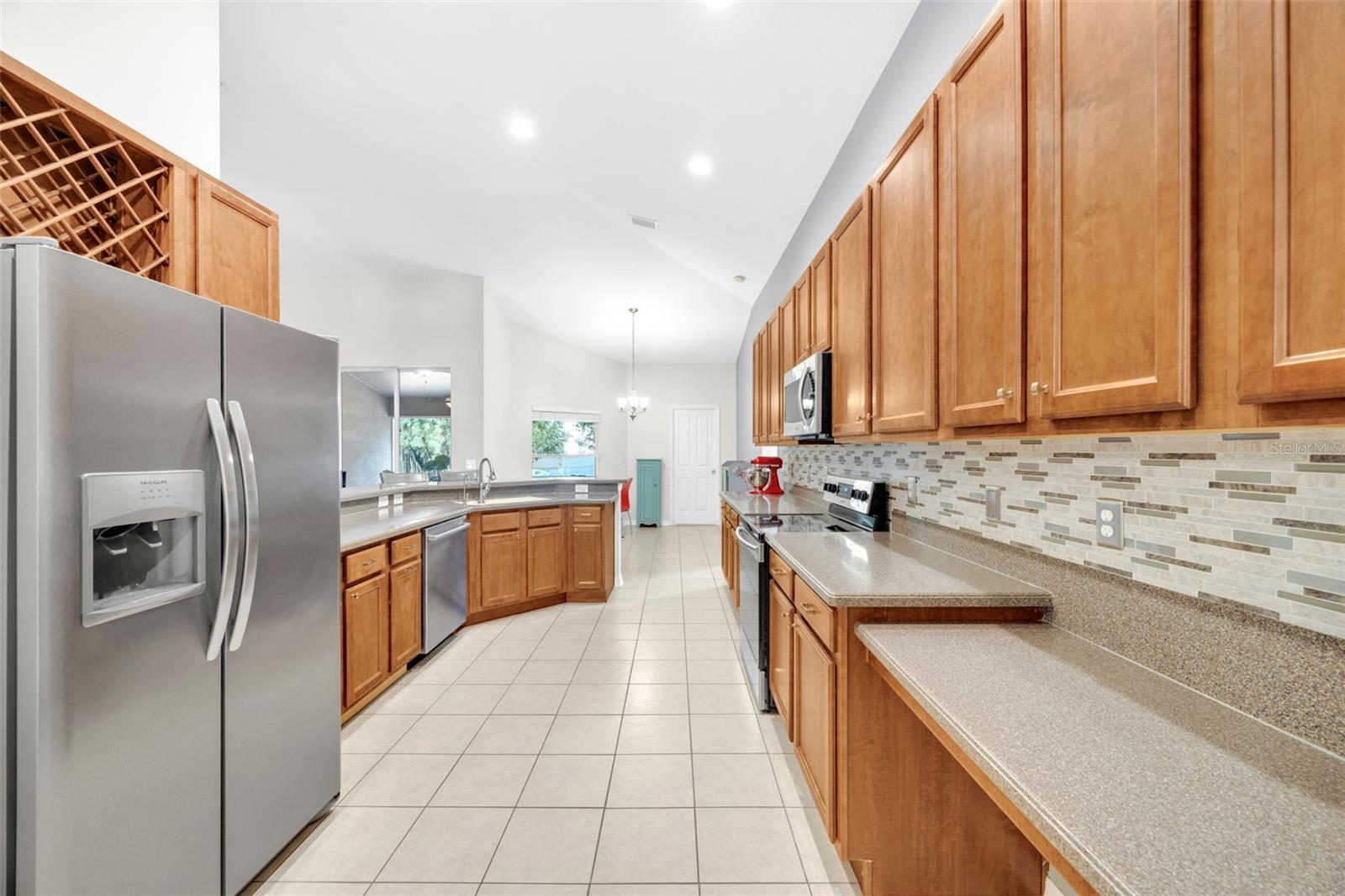 Image 14 of 45 For 10813 Rockledge View Dr.