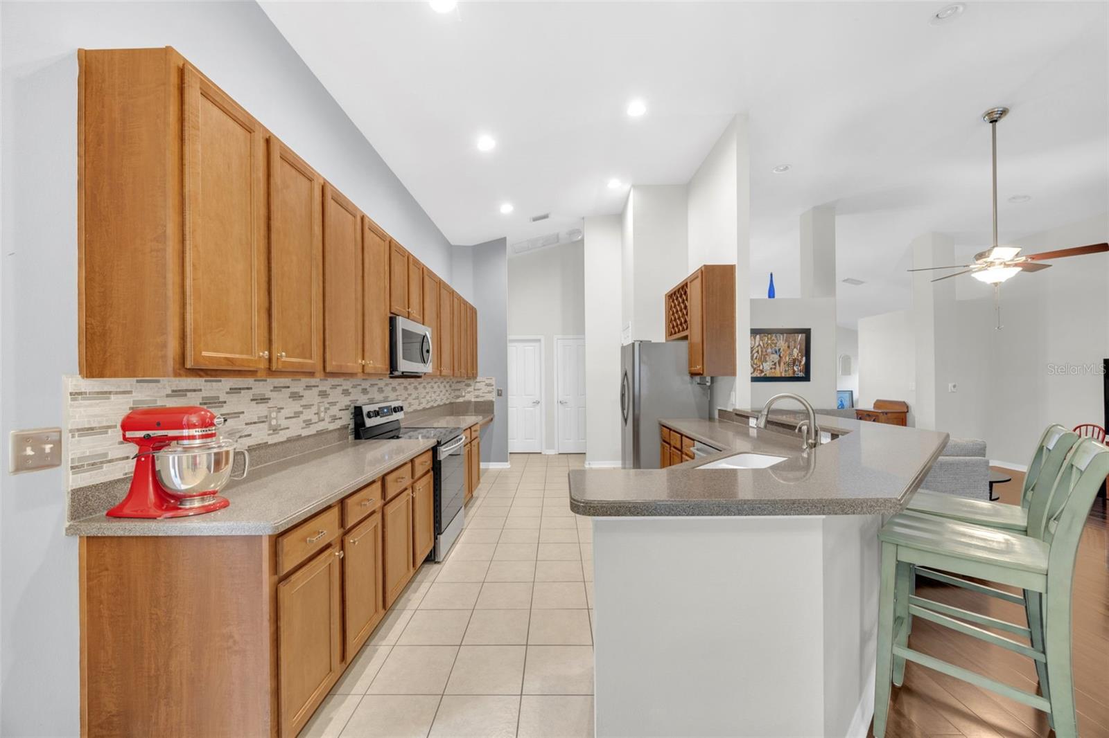 Image 15 of 45 For 10813 Rockledge View Dr.