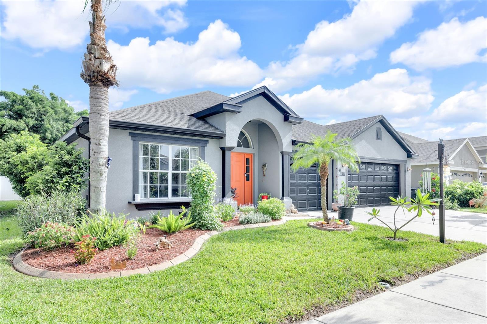 Image 2 of 45 For 10813 Rockledge View Dr.