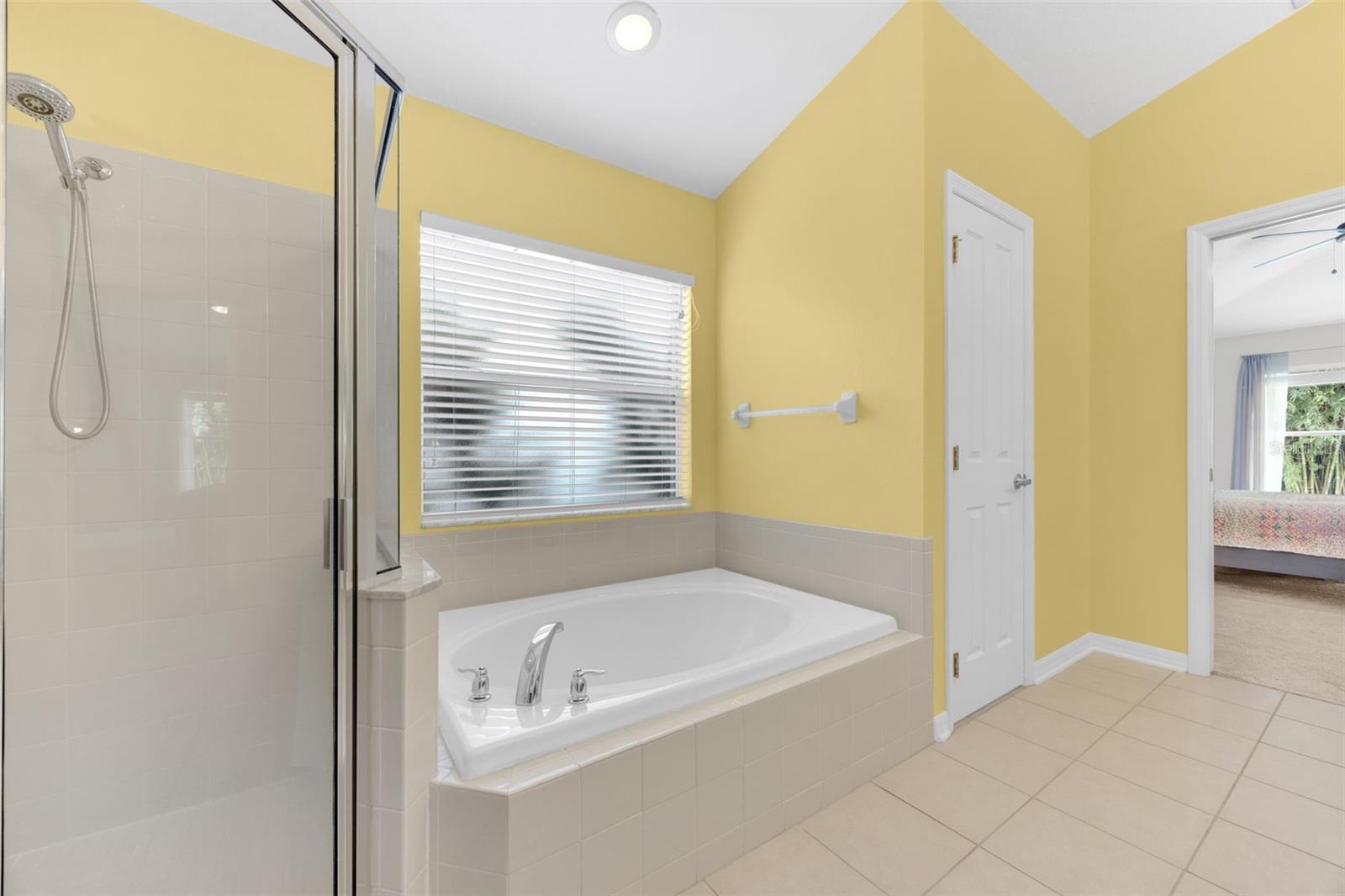 Image 22 of 45 For 10813 Rockledge View Dr.