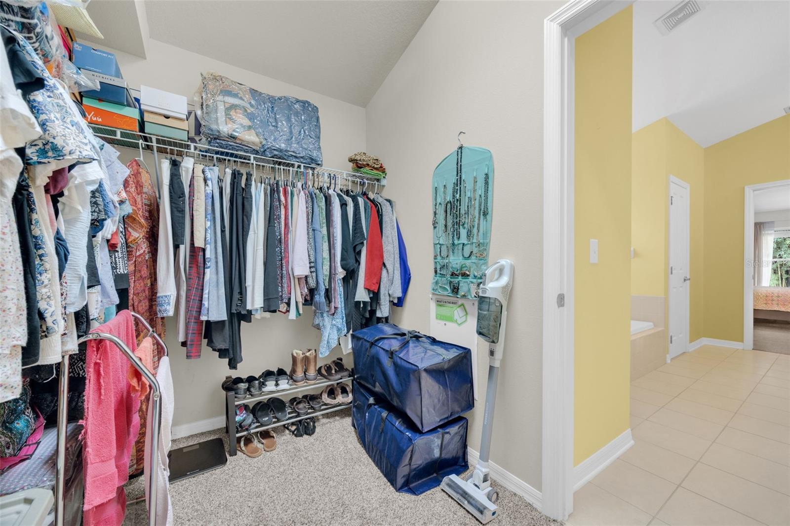 Image 23 of 45 For 10813 Rockledge View Dr.