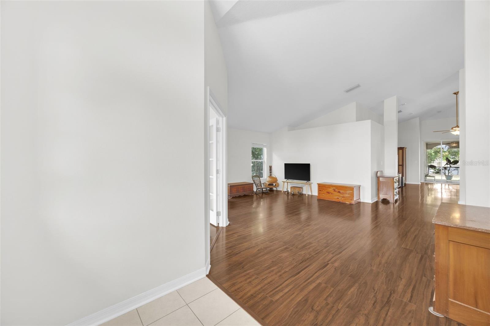 Image 5 of 45 For 10813 Rockledge View Dr.