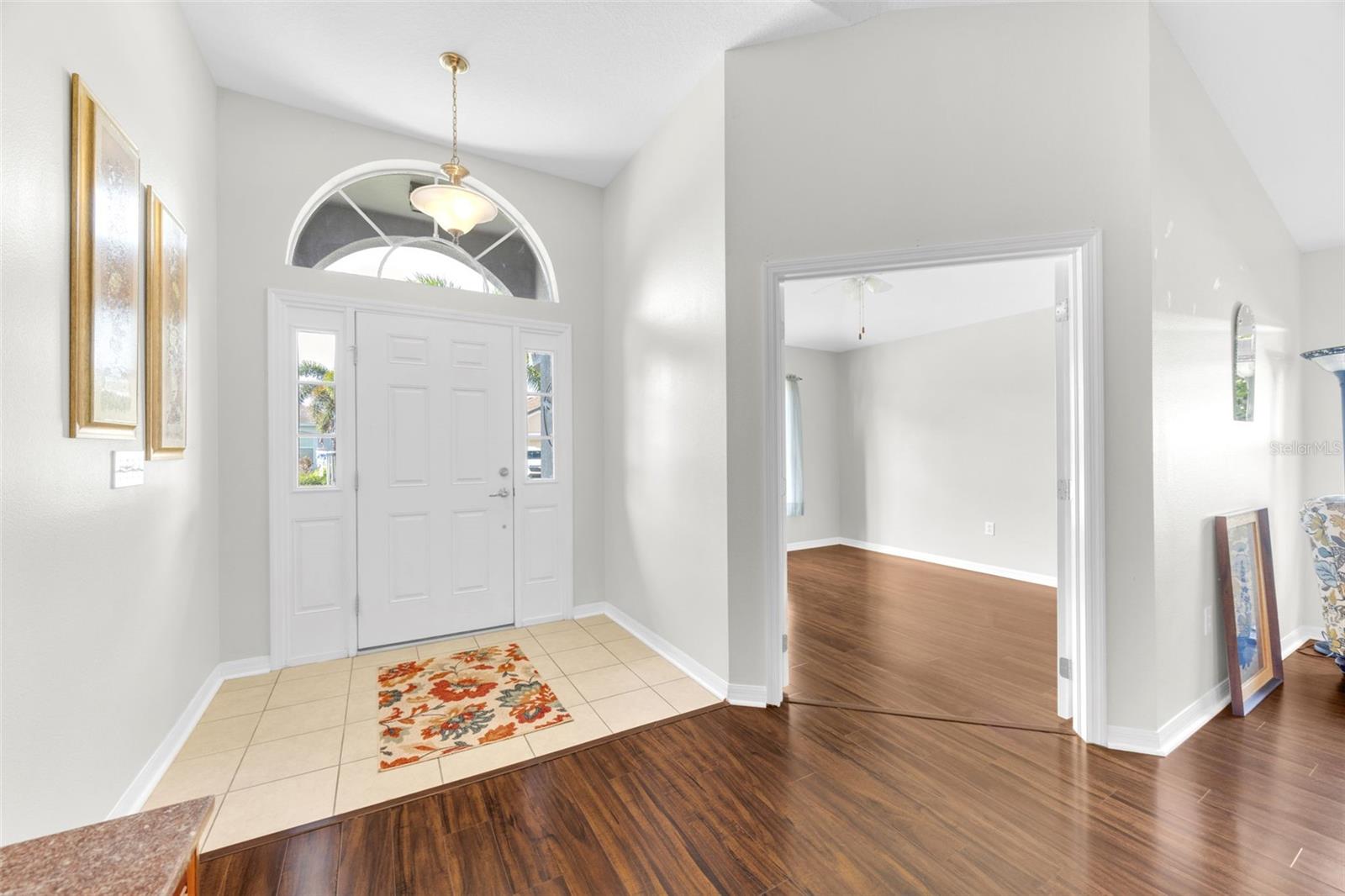 Image 6 of 45 For 10813 Rockledge View Dr.