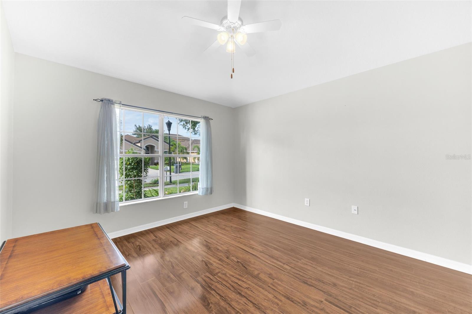 Image 8 of 45 For 10813 Rockledge View Dr.