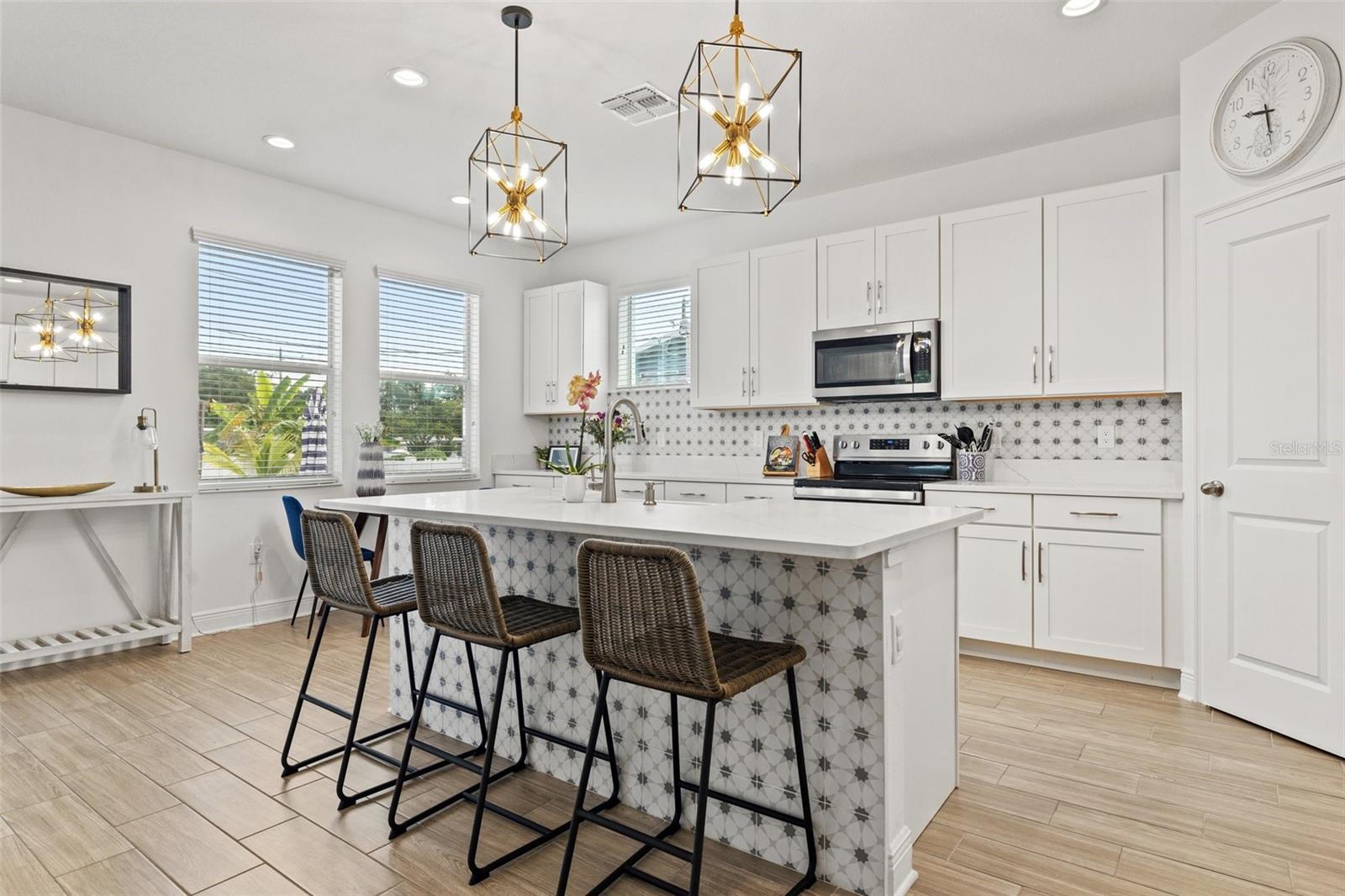 Image 16 of 53 For 517 39th Avenue N