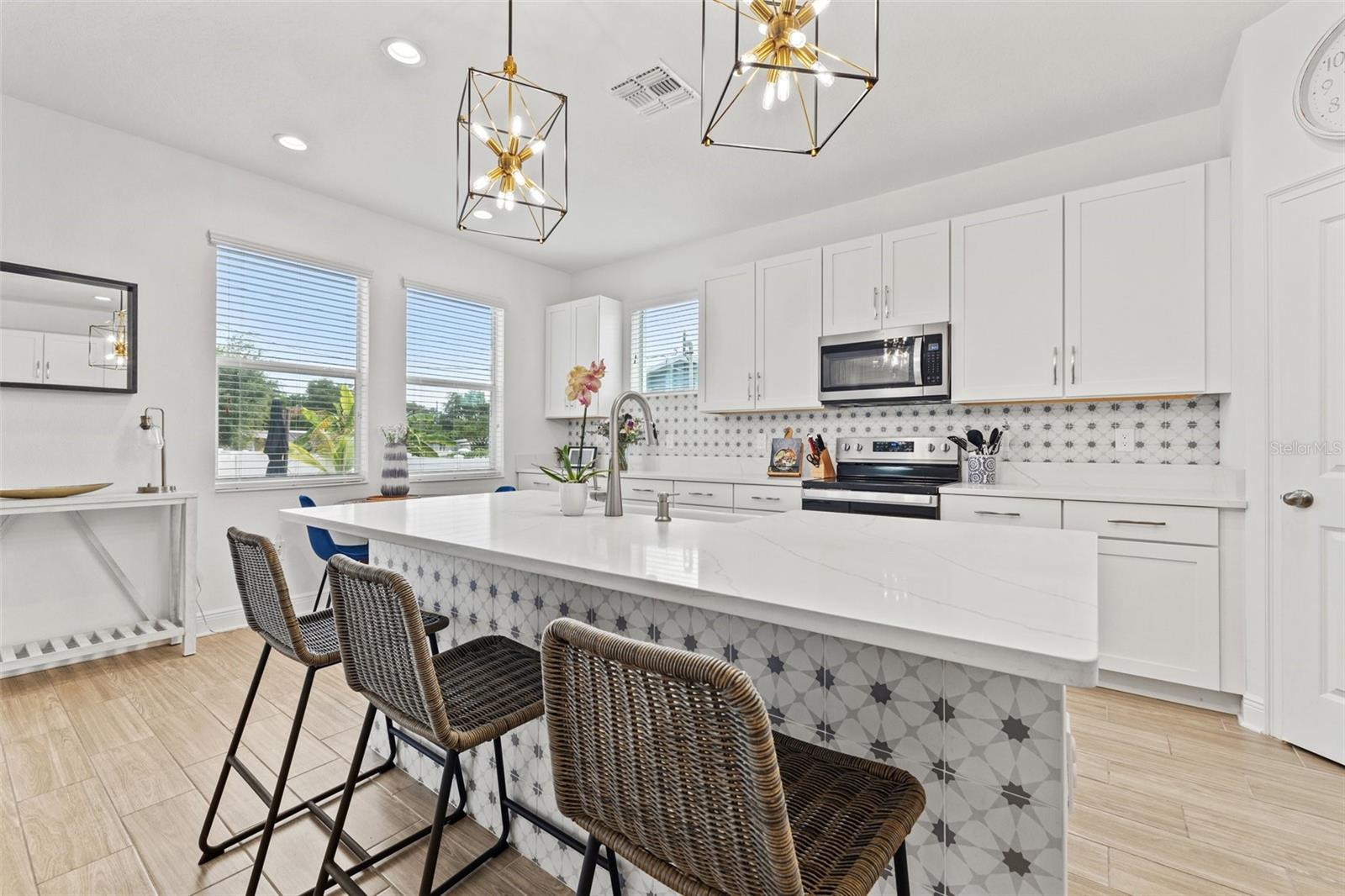 Image 17 of 53 For 517 39th Avenue N